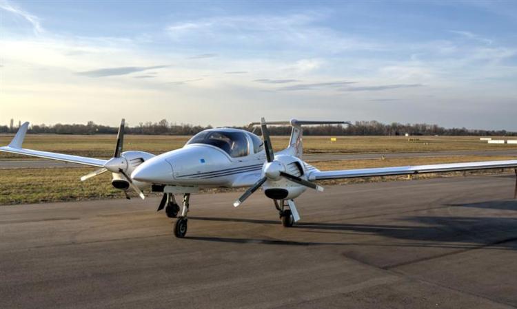 Diamond DA42