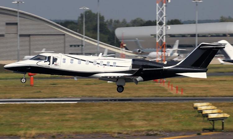 Learjet 75