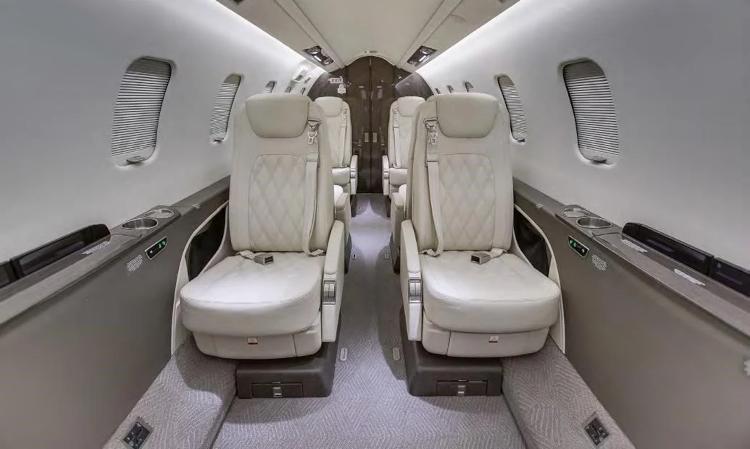 Learjet 75