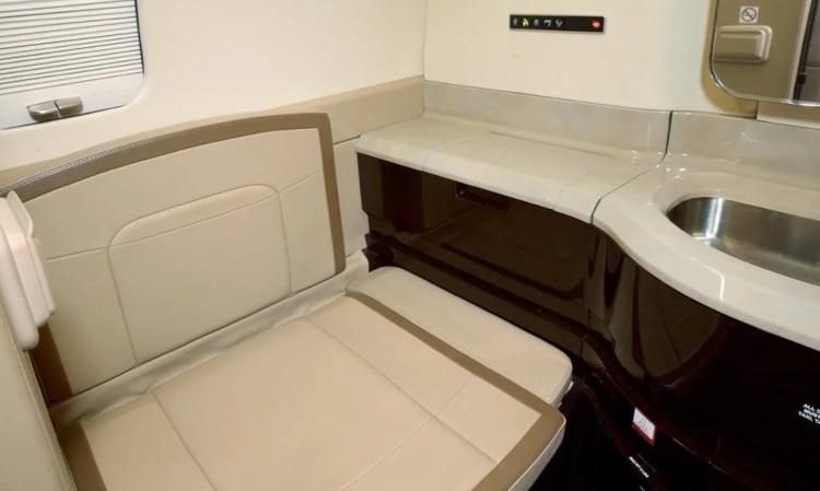 Learjet 75