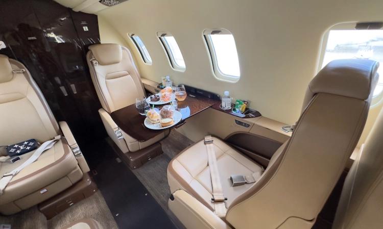 Learjet 75