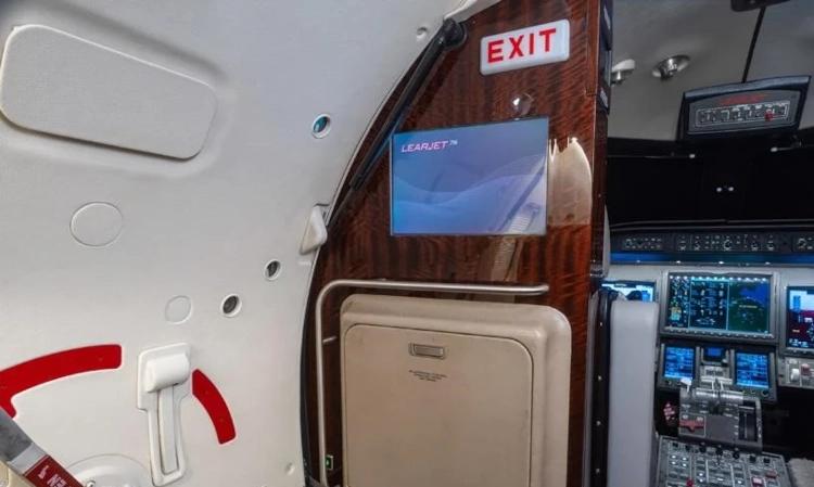 Learjet 75