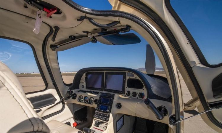 Cirrus SR22
