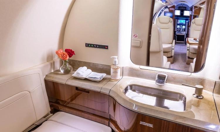 Learjet 70