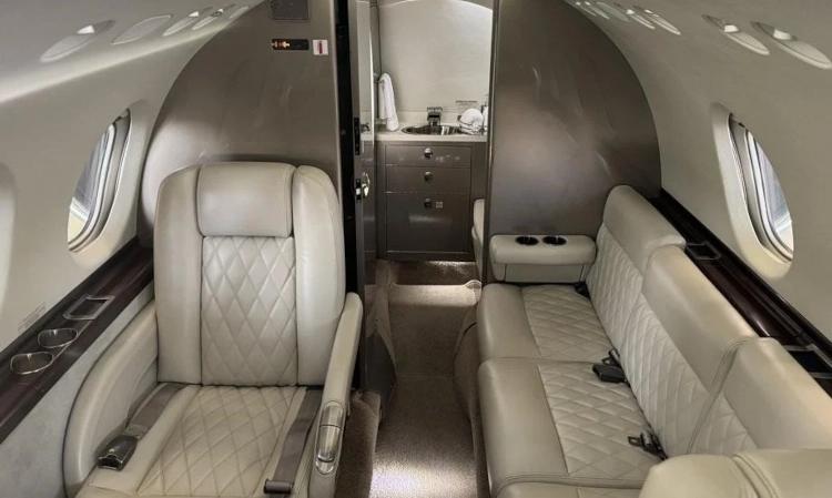 Hawker 750
