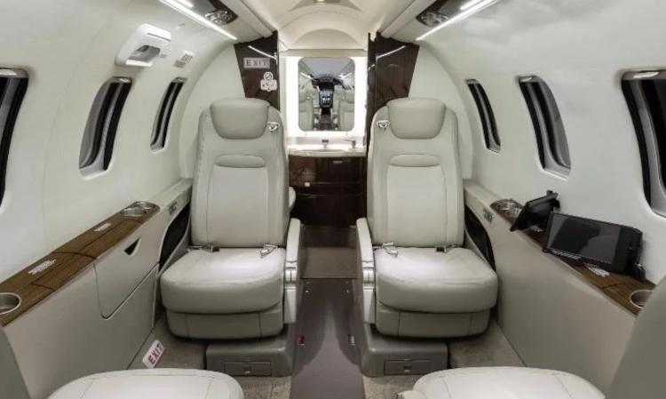 Learjet 75