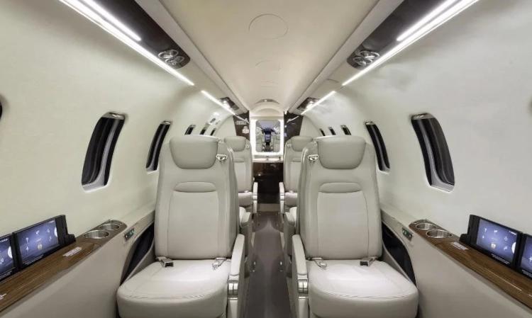 Learjet 75