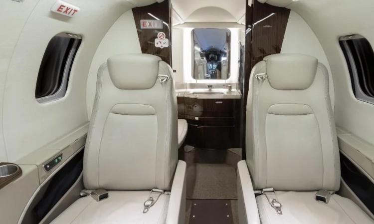 Learjet 75