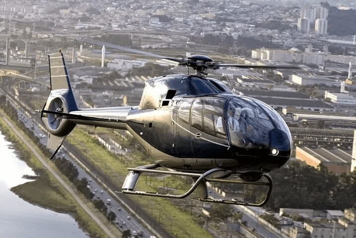 Single-engine helicopter in São Paulo, Brazil